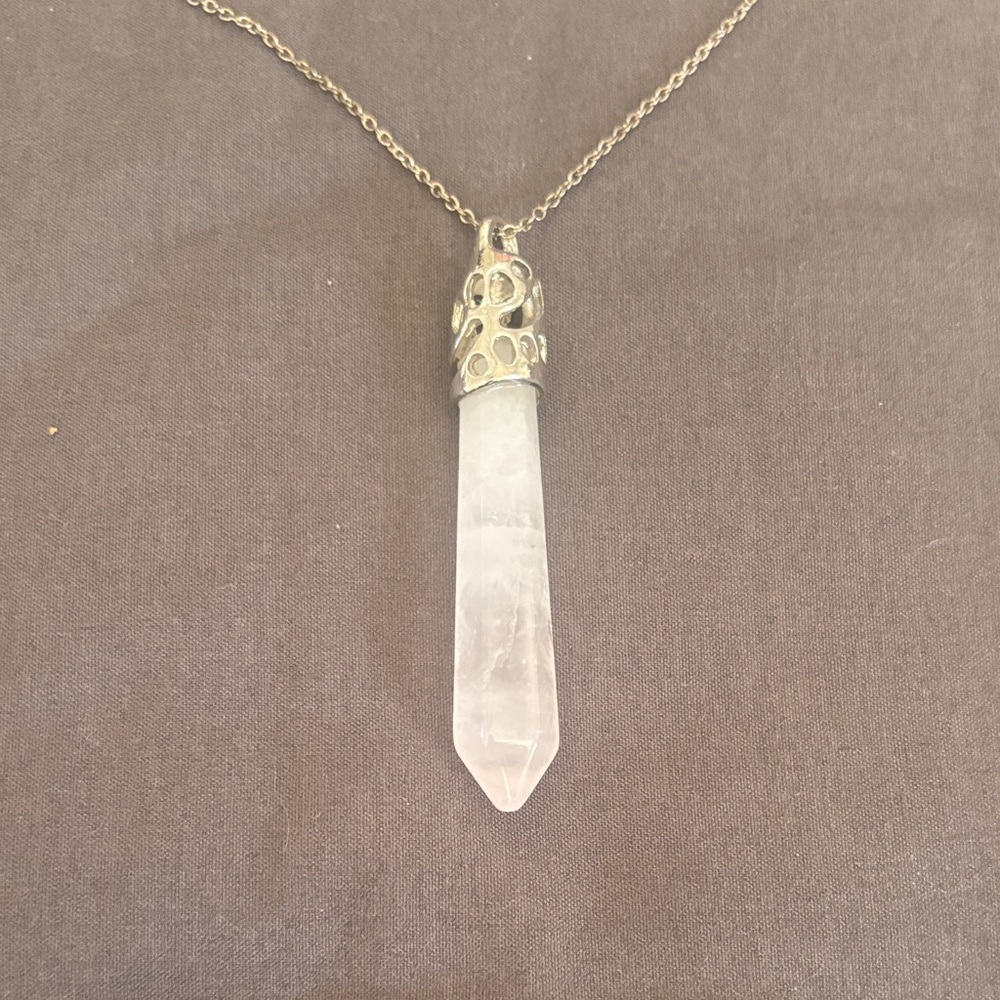 Elegant Silver Pendant Necklace - Picture 2 of 3